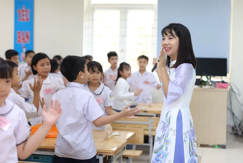 Chính thức: Giáo viên bị c;ắt 5 khoản phụ cấp này từ tháng 7, cố gắng đ;ấu tranh bao năm giờ lương lại về cái "máng lợn" rồi