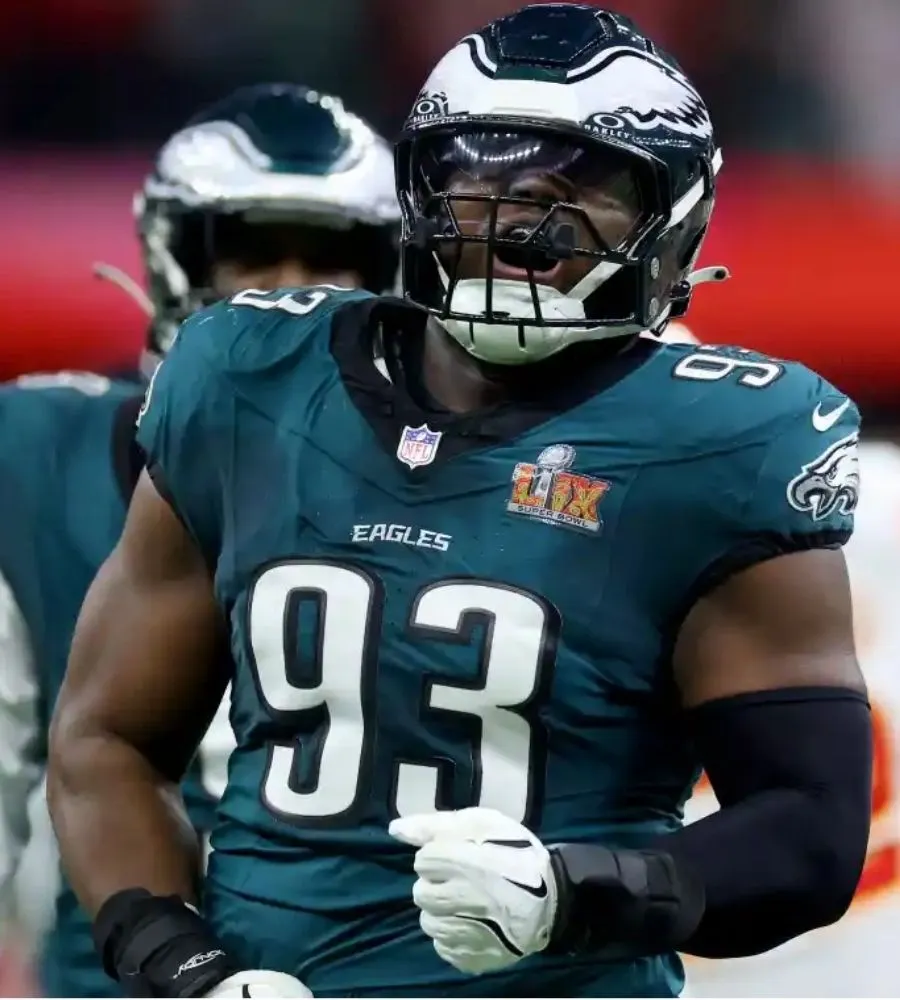 Former Eagles DL Receives ‘Tough Love’ After $104 Million Deal