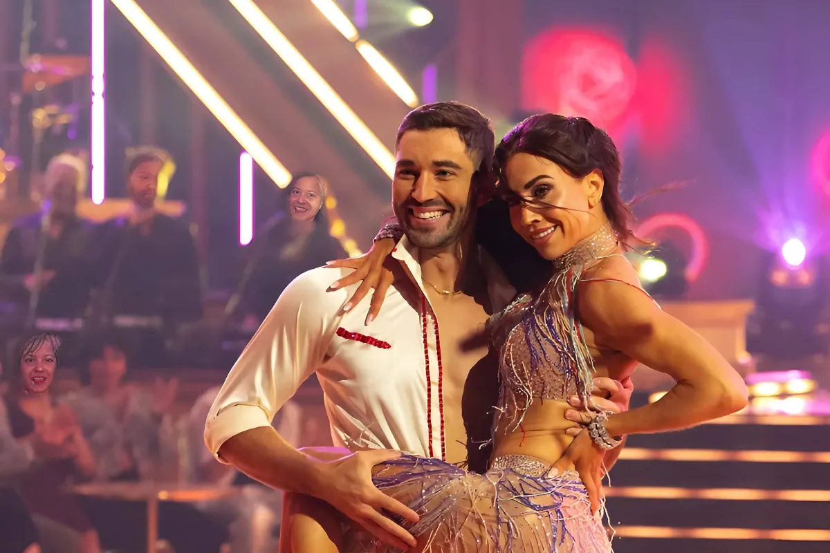 Jenna Johnson Says She’s Behind Joey Graziadei’s Shirtless Debut on ‘DWTS’ tram