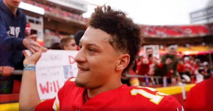 Patrick Mahomes’ Touching Moment With Chiefs Fan is a Tear-Jerker