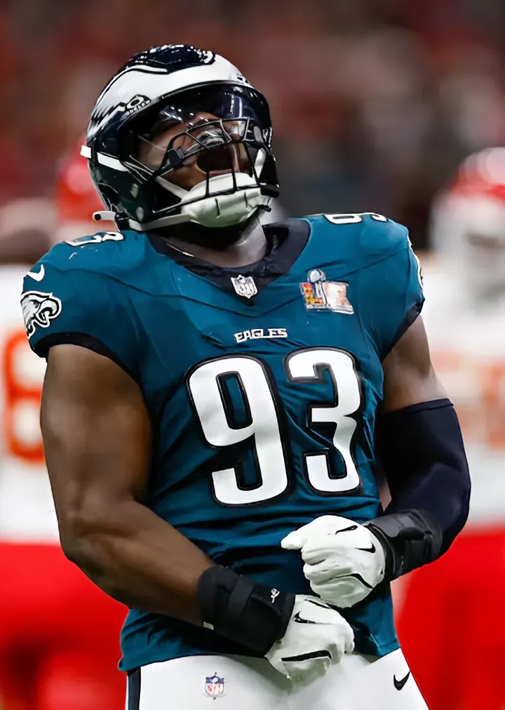 Former Eagles DL Receives ‘Tough Love’ After $104 Million Deal
