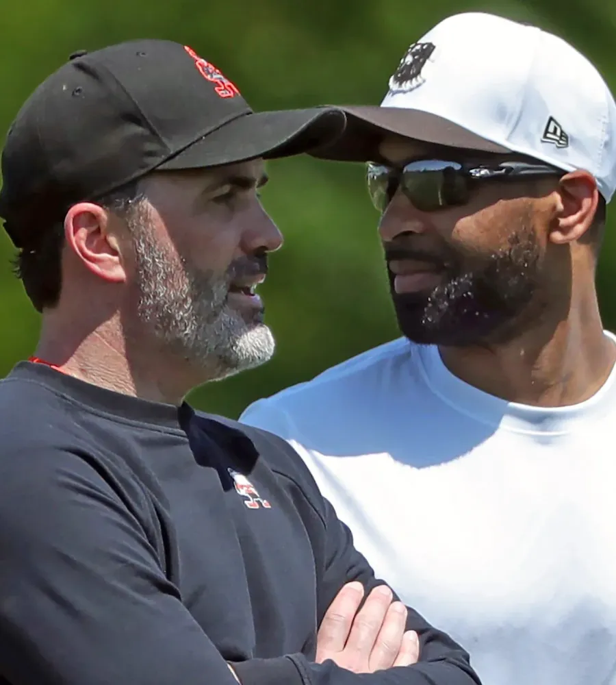 Browns Consider Unexpected Swap: Could DL Alex Wright Be Cleveland’s Quiet Trade Target?