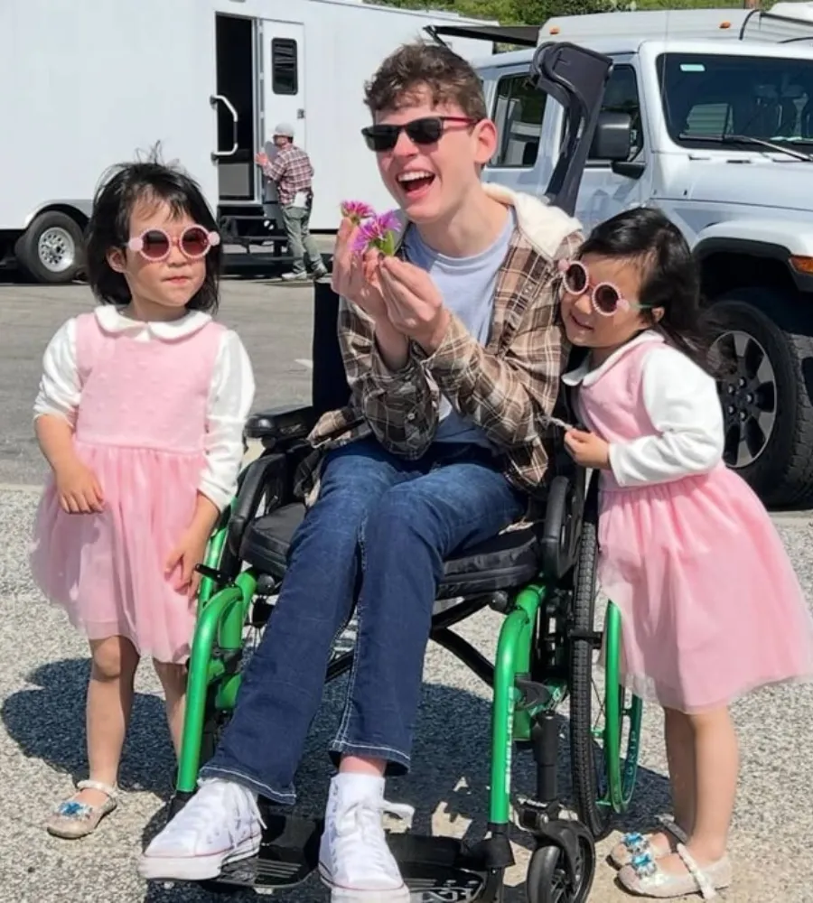 Gavin Stenhouse Shares Sweet BTS Moment with the Twins Who Play Jee-Yun on '9-1-1'