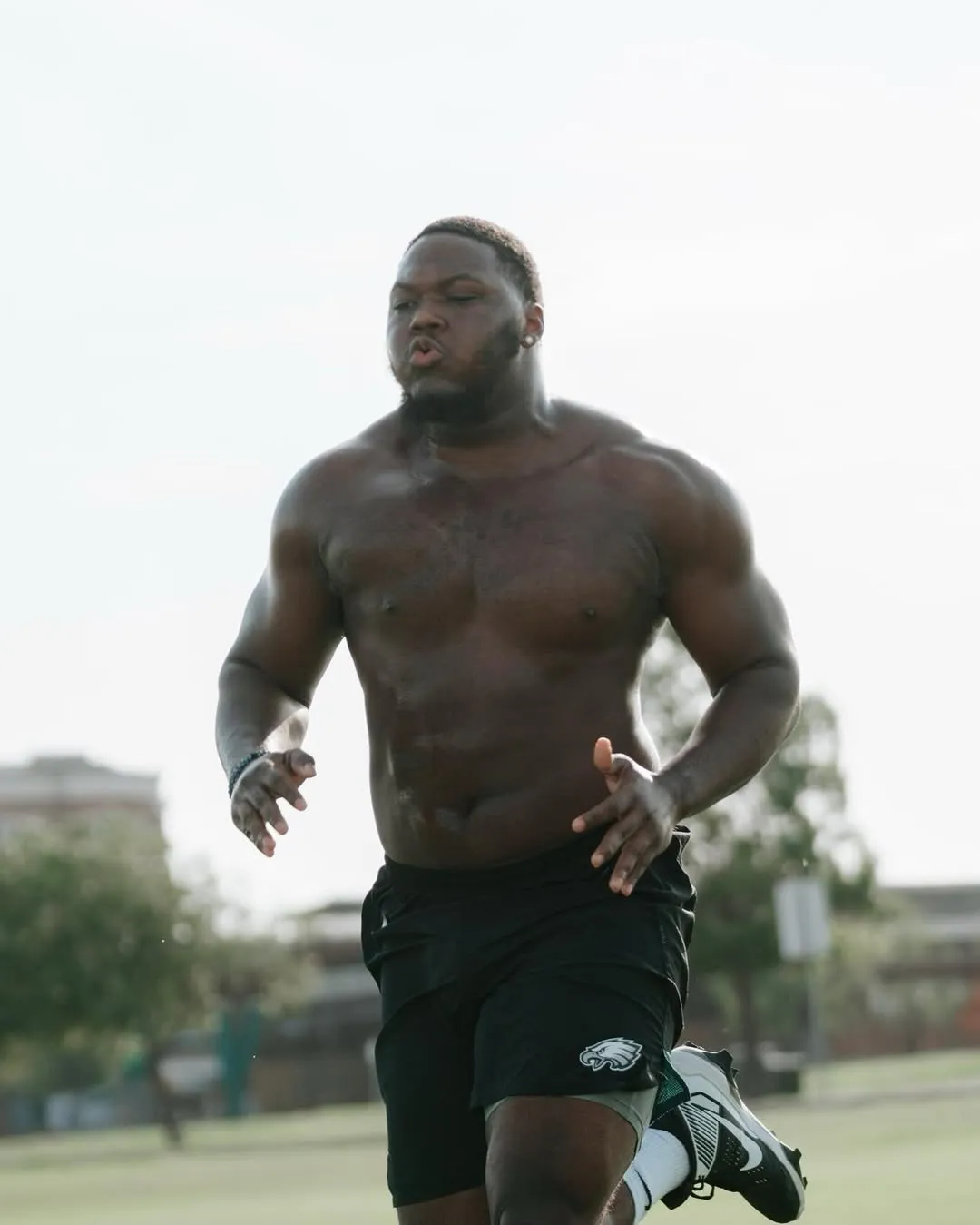 Former Eagles DL Receives ‘Tough Love’ After $104 Million Deal