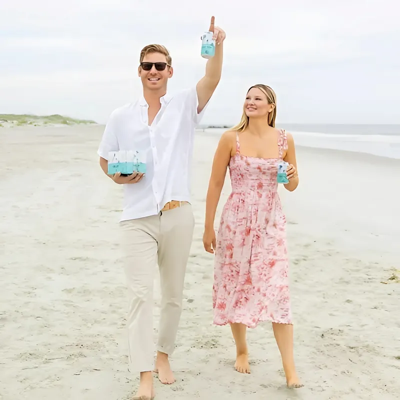 🌊 "Chill to the max: Austen Kroll and his girlfriend spend time with fans with a romantic moment on the beach!" - lulu