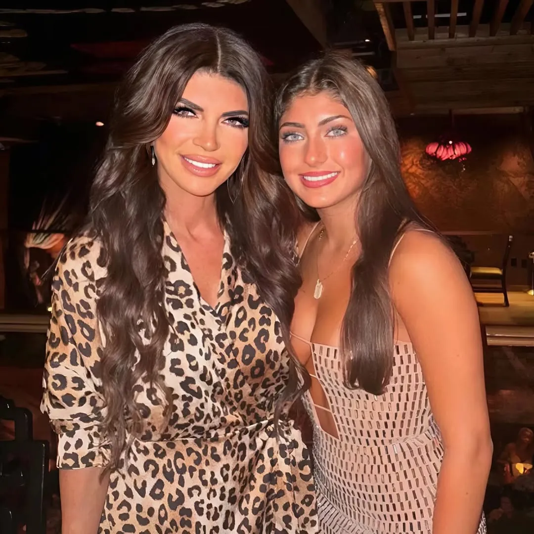 Gabriella Giudice boldly confirms breakup with sunset post full of photos and message "Forever not exist" - fans discover she secretly disabled all comments on Instagram amid rumors of breakup