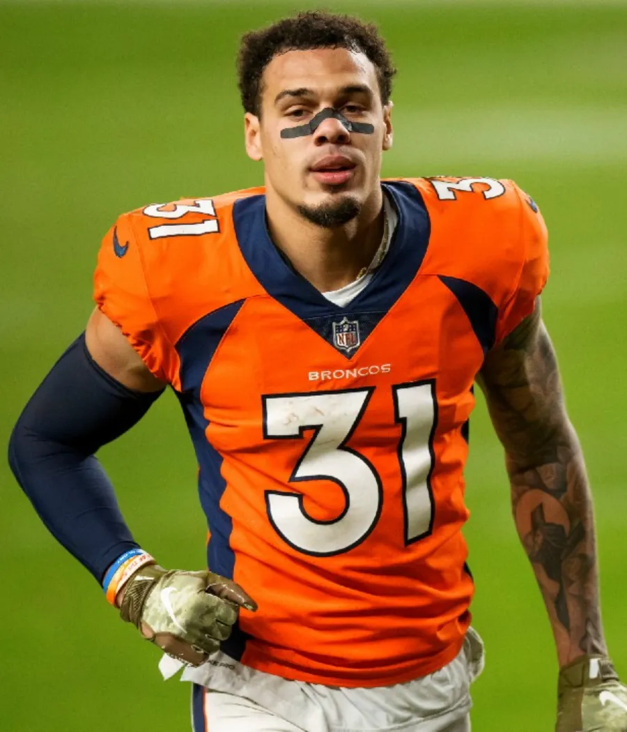 Denver Broncos defensive legend named as a fit for hated divisional rival