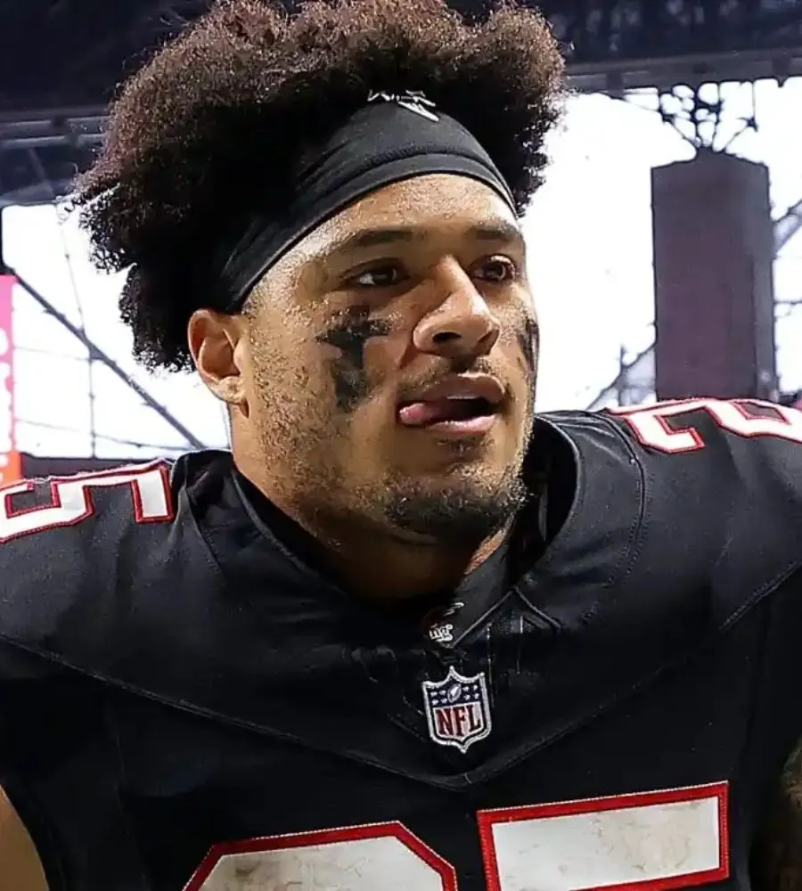 Bears Trade Pitch Lands 2,300-Yard RB to Pair With D’Andre Swift