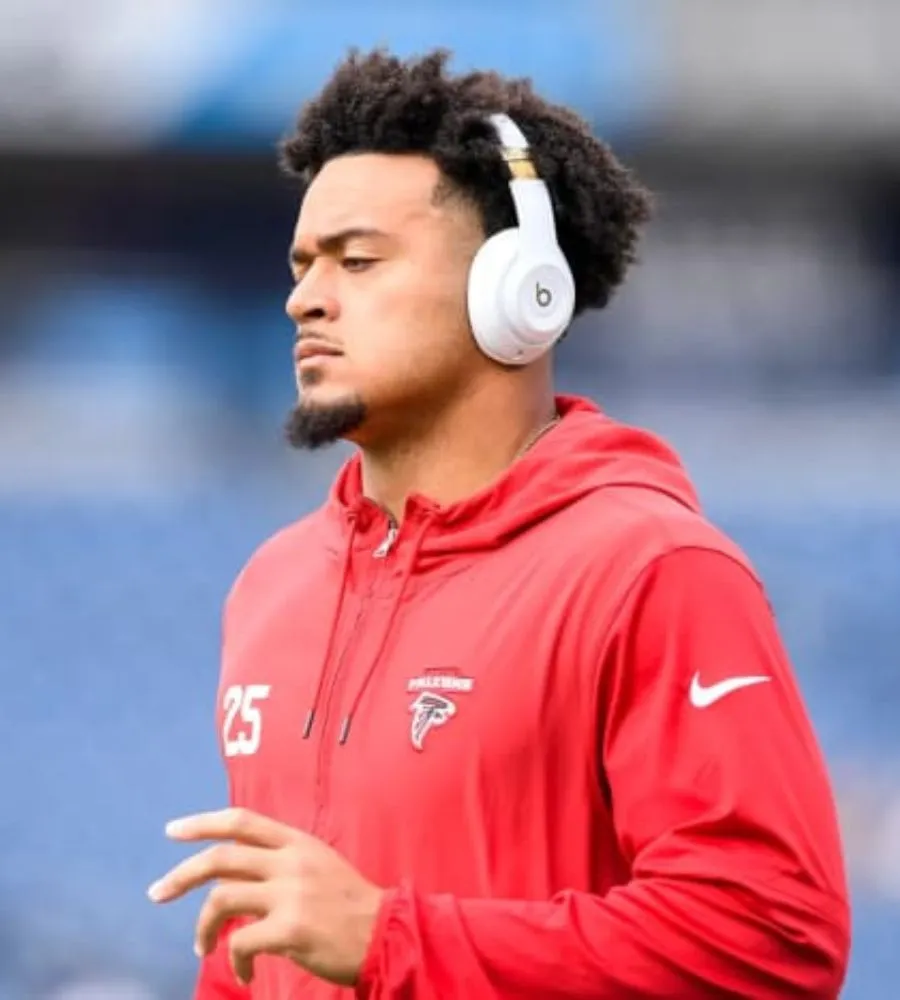 Bears Trade Pitch Lands 2,300-Yard RB to Pair With D’Andre Swift