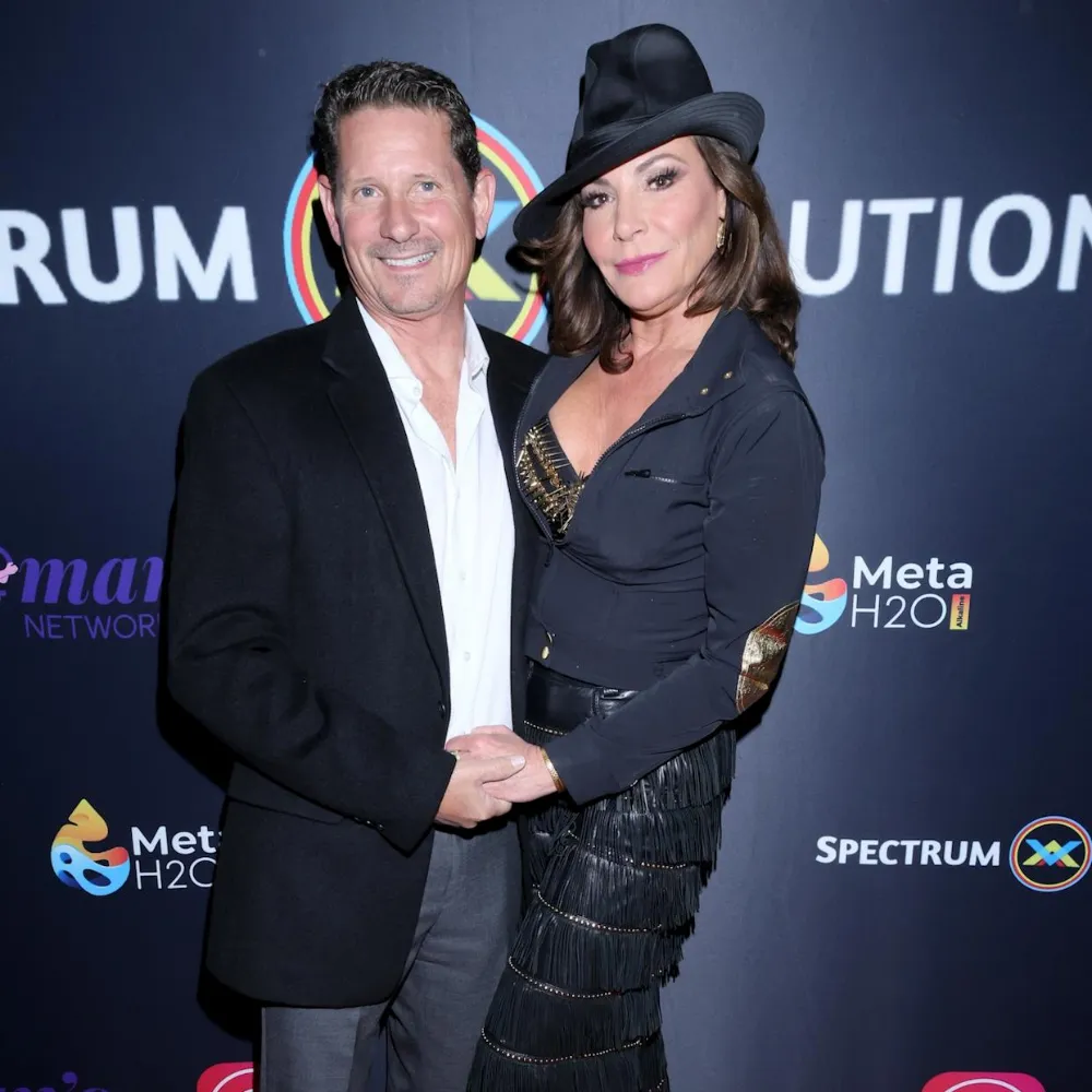 “It’s not from James – but he’s fine with it!” – Luann de Lesseps finally breaks silence on that massive ring, opens up about open relationship and long-distance love with Bravo’s Love Hotel star James - suong