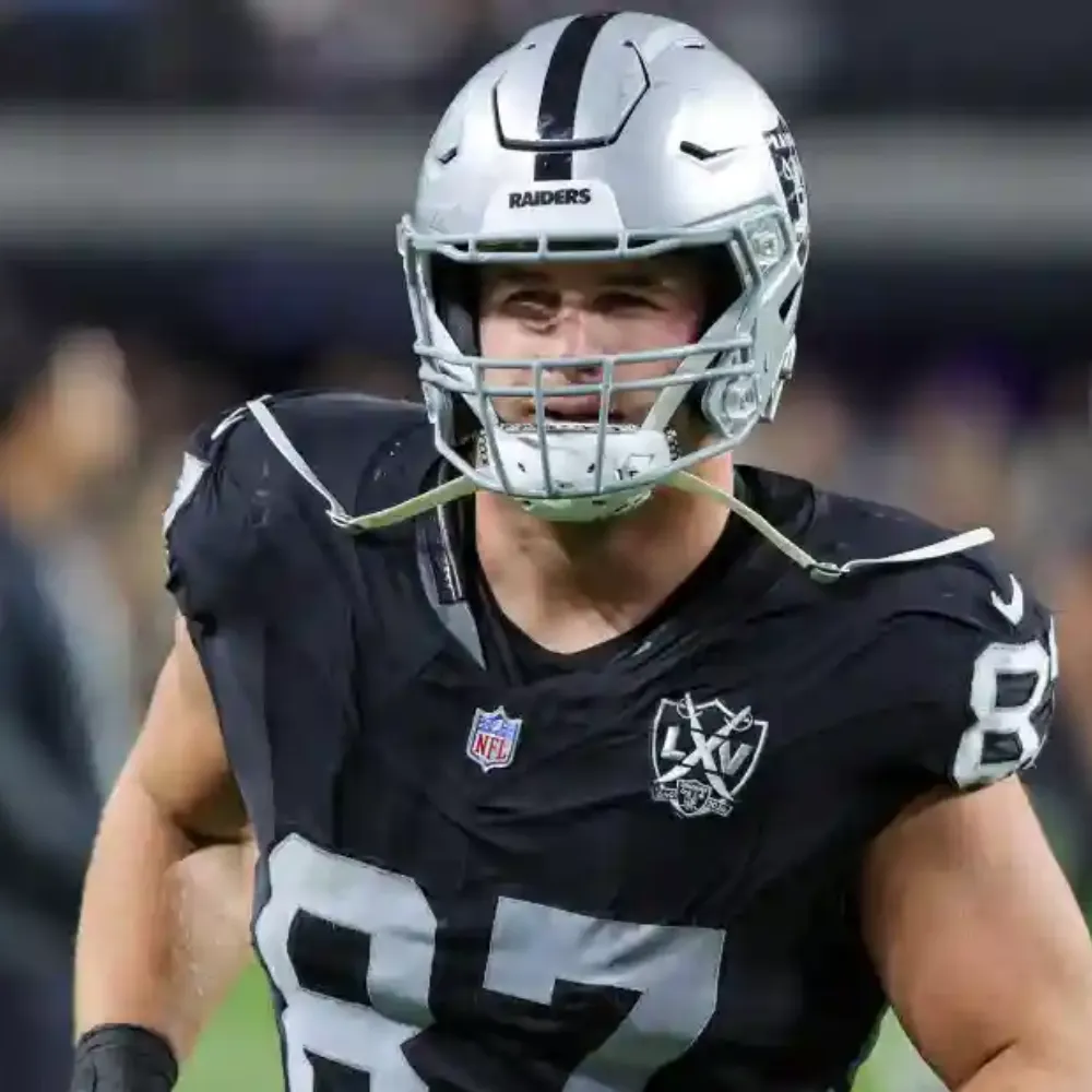 “It’s mind boggling!” – Raiders insider slams team’s baffling neglect of tight end Michael Mayer after two wasted seasons as Vegas finally hints at unleashing him in 2025 - suong