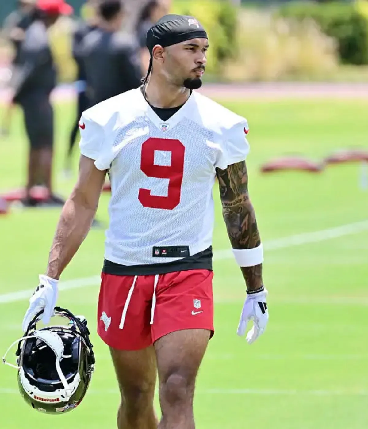 Bucs Vet Shares Strong Praise for ‘Very Well-Rounded’ Rookie WR
