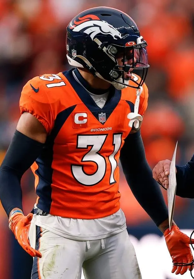 Troubling message Eagles send pursuing Justin Simmons, others. These players make sense