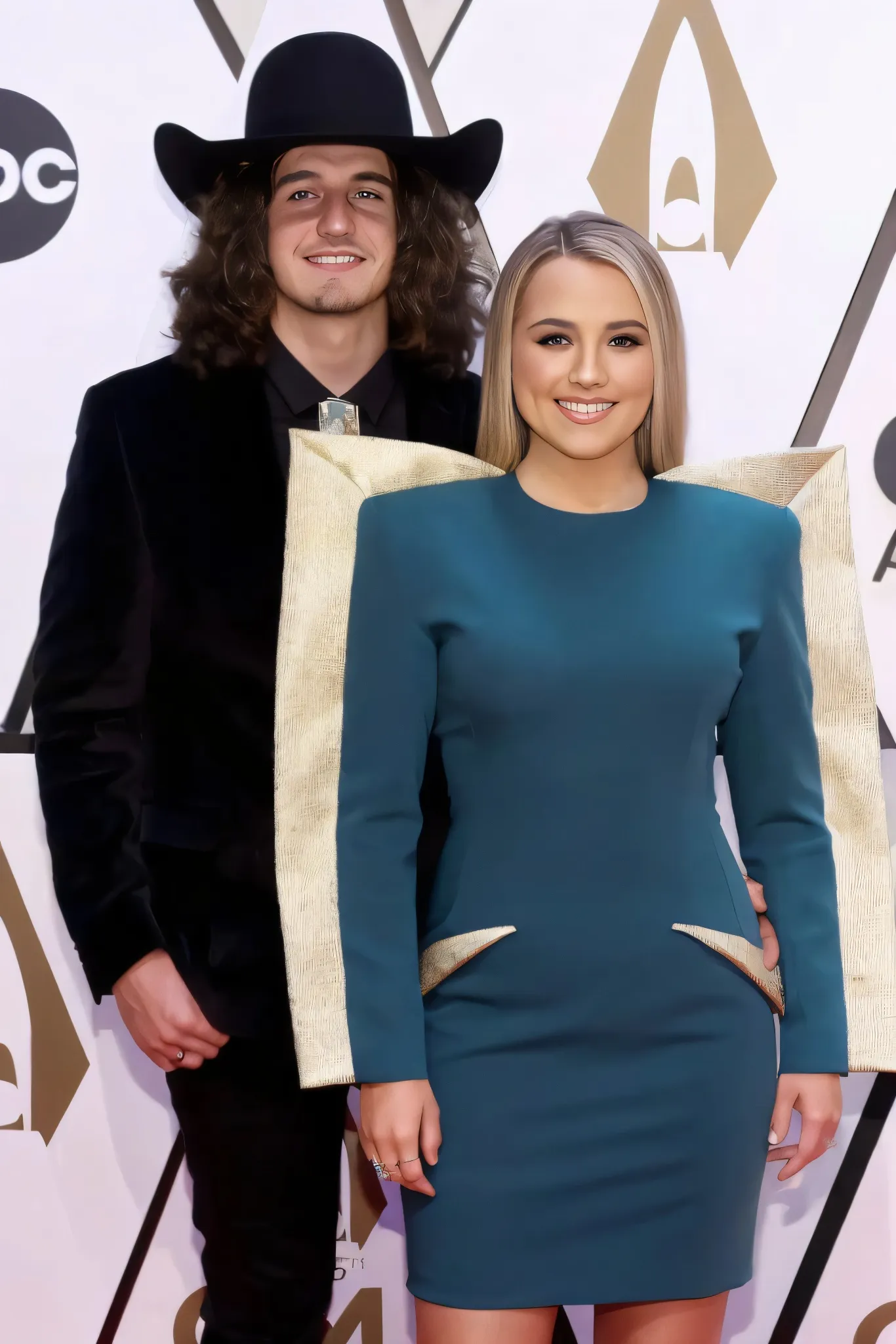 'American Idol' Star Pays Tribute To Husband With Rare Family Photos