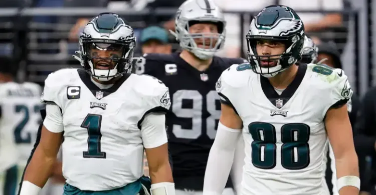 Jalen Hurts Connected with Dallas Goedert to Bring Him Back to Run it Back