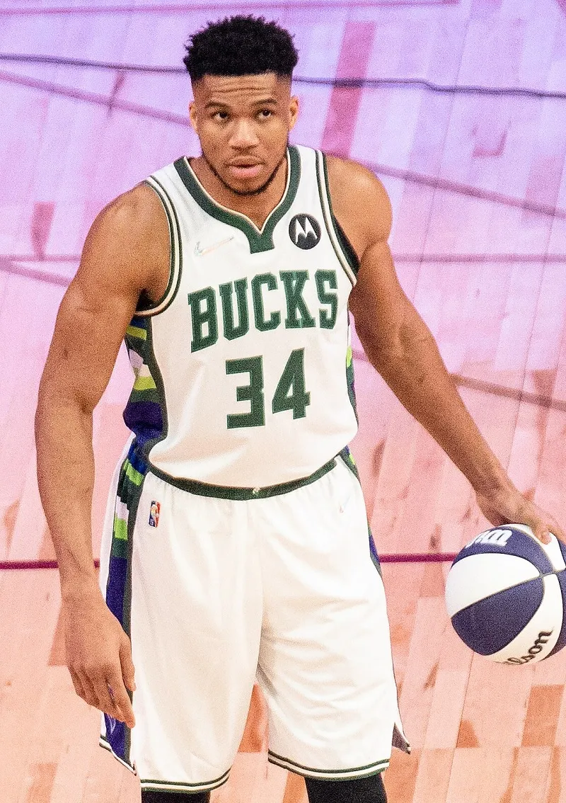 Warriors Trade Pitch Flips Superstar to Lakers, Creates New Big 3 With Antetokounmpo