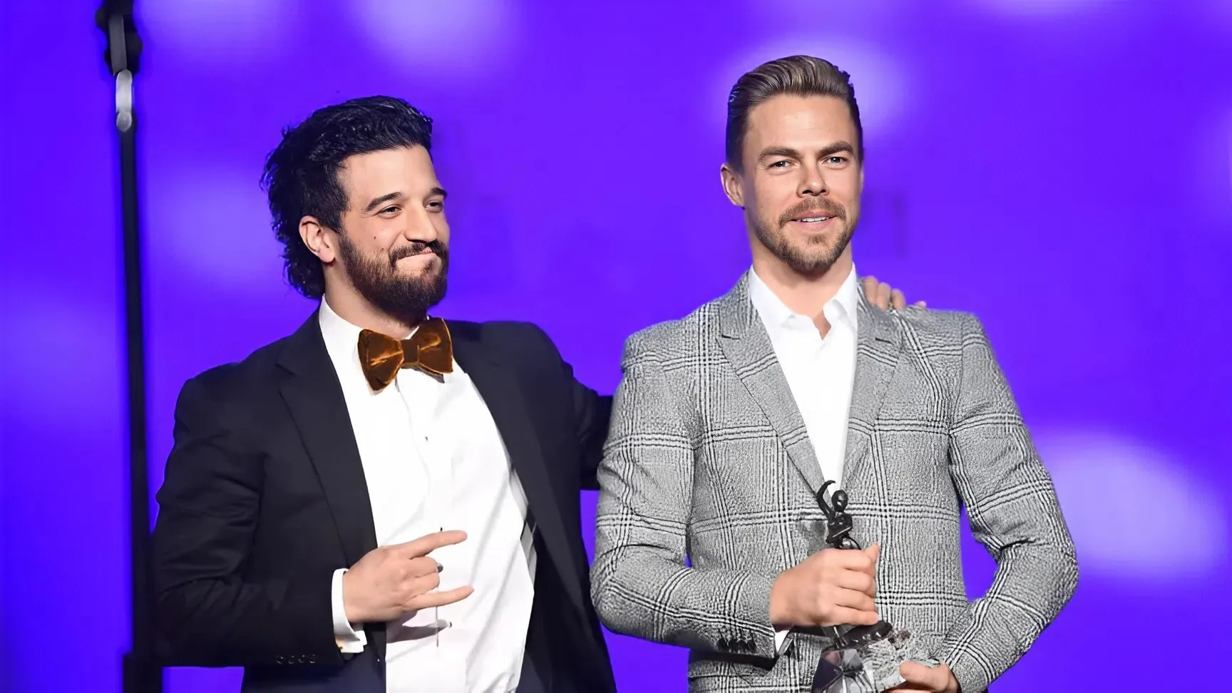 Derek Hough Shares His Take on Mark Ballas Joining ‘The Traitors’ trucc