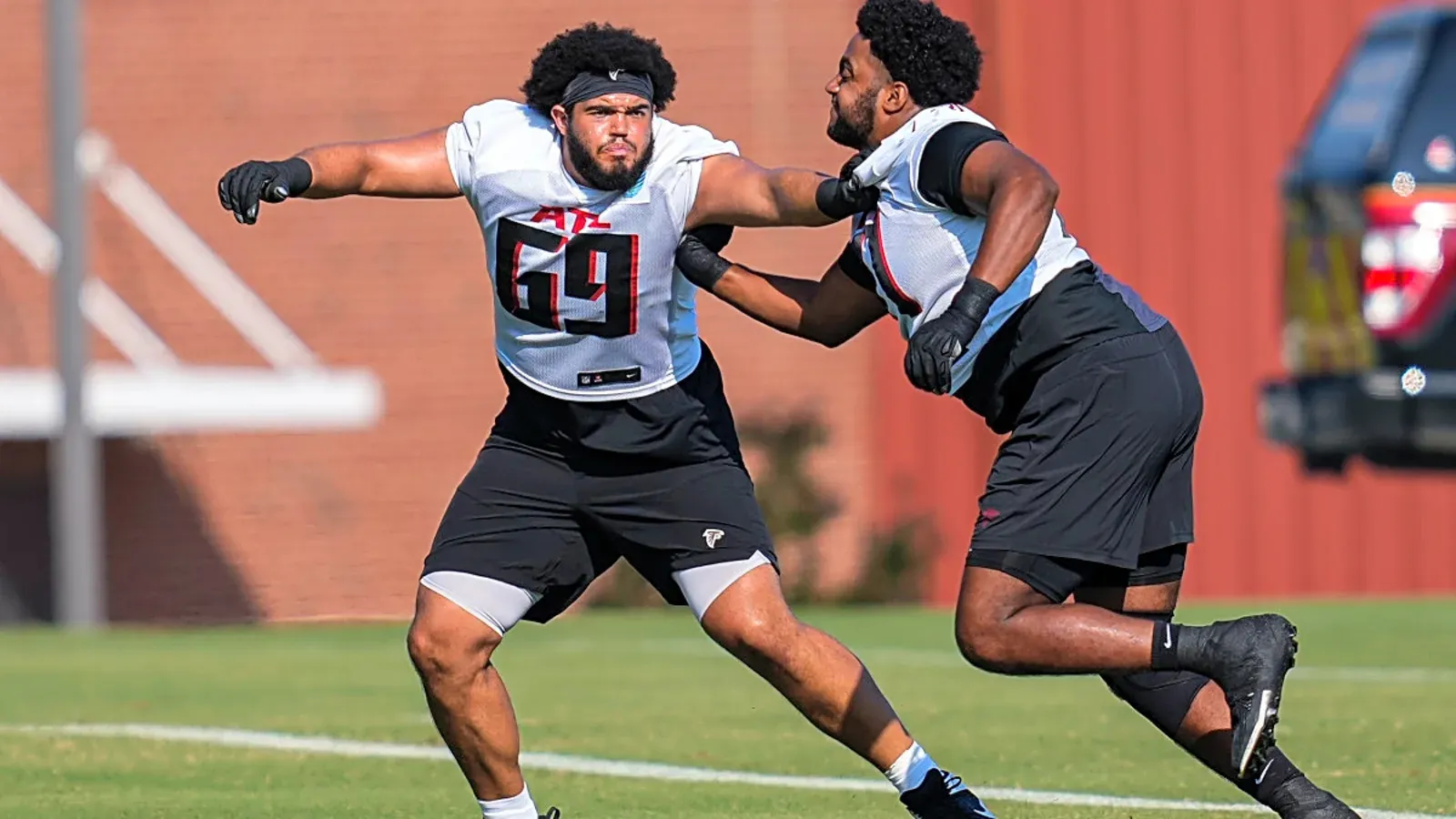Saints Sign Massive UFL Offensive Tackle