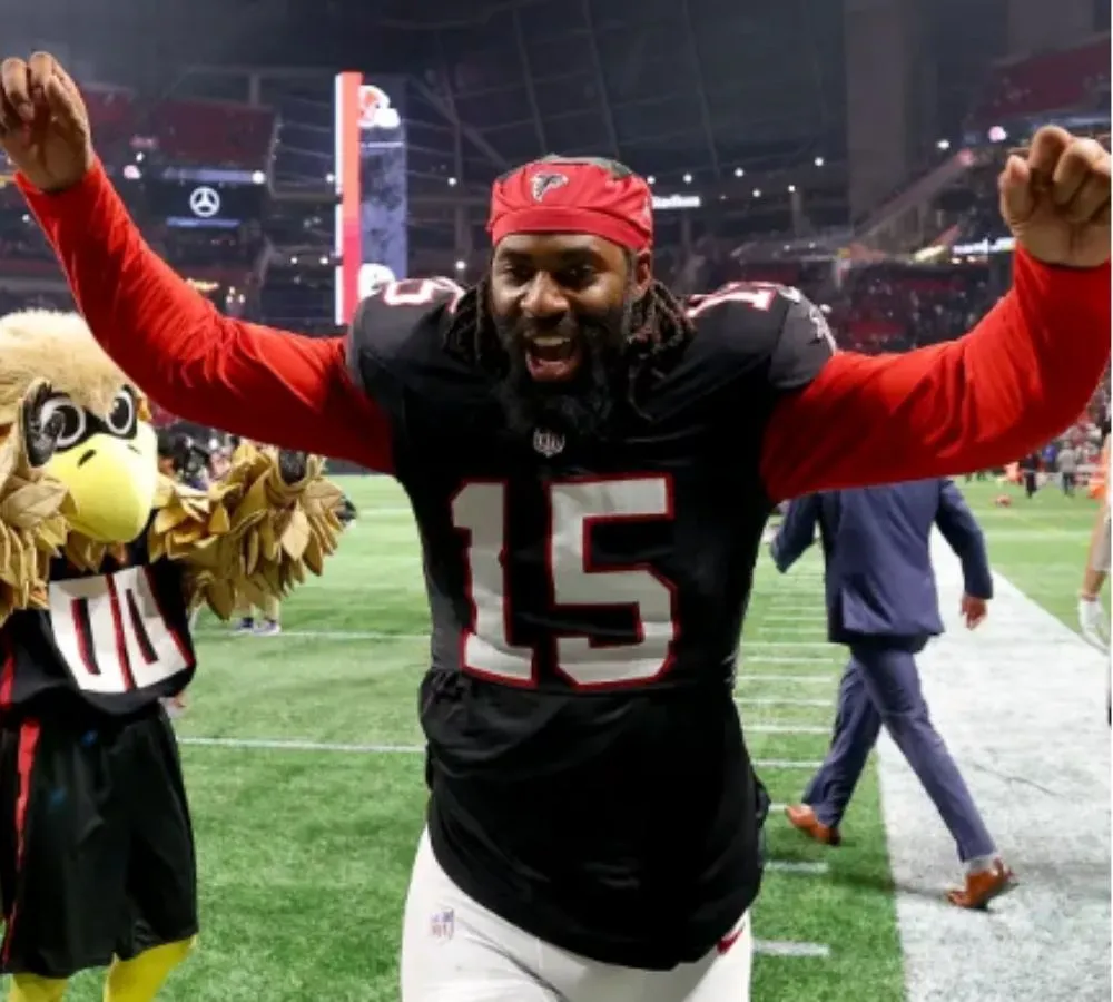 Commanders Urged to Sign Veteran Who Had 5.5 Sacks Last Season