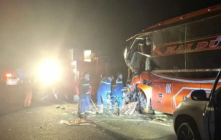 Hiện trường kinhhoang vụ tainan trên cao tốc, 18 người thuongvong