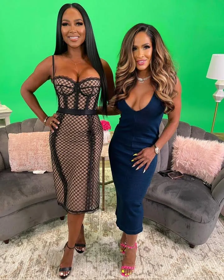 Kenya Moore reveals that her and Sheree Whitfield have a real sisterhood and friendship off camera!!!! What you seen on tv was for the show. Kenya stated that she lives in the same neighborhood as Sheree and they pop up to each others homes all the time