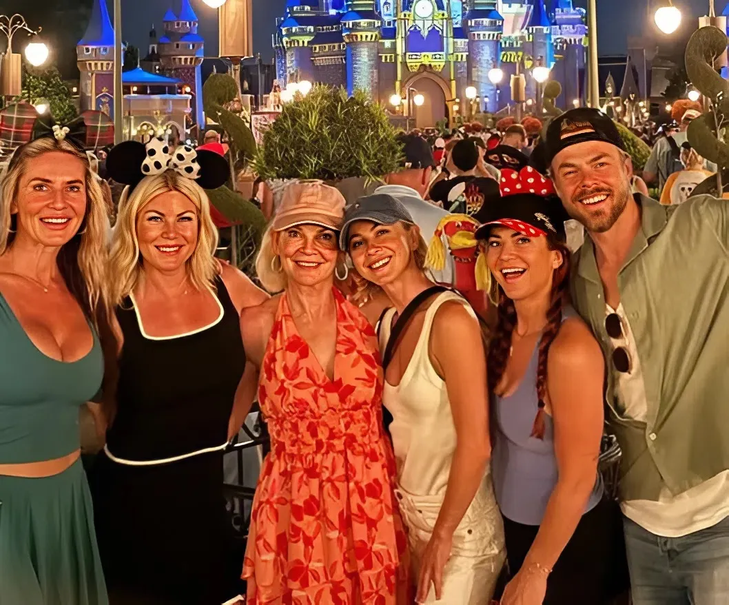 Julianne Hough Reveals the Secret Behind Her Incredible Bond with Brother Derek trucc
