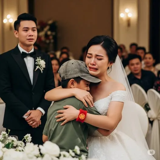 Xin ăn giữa tiệc cưới xa hoa, cậu bé s/ững s/ờ nhận ra cô