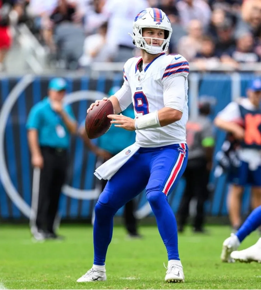 Bills Predicted to Part Ways With Veteran QB at Final Cuts
