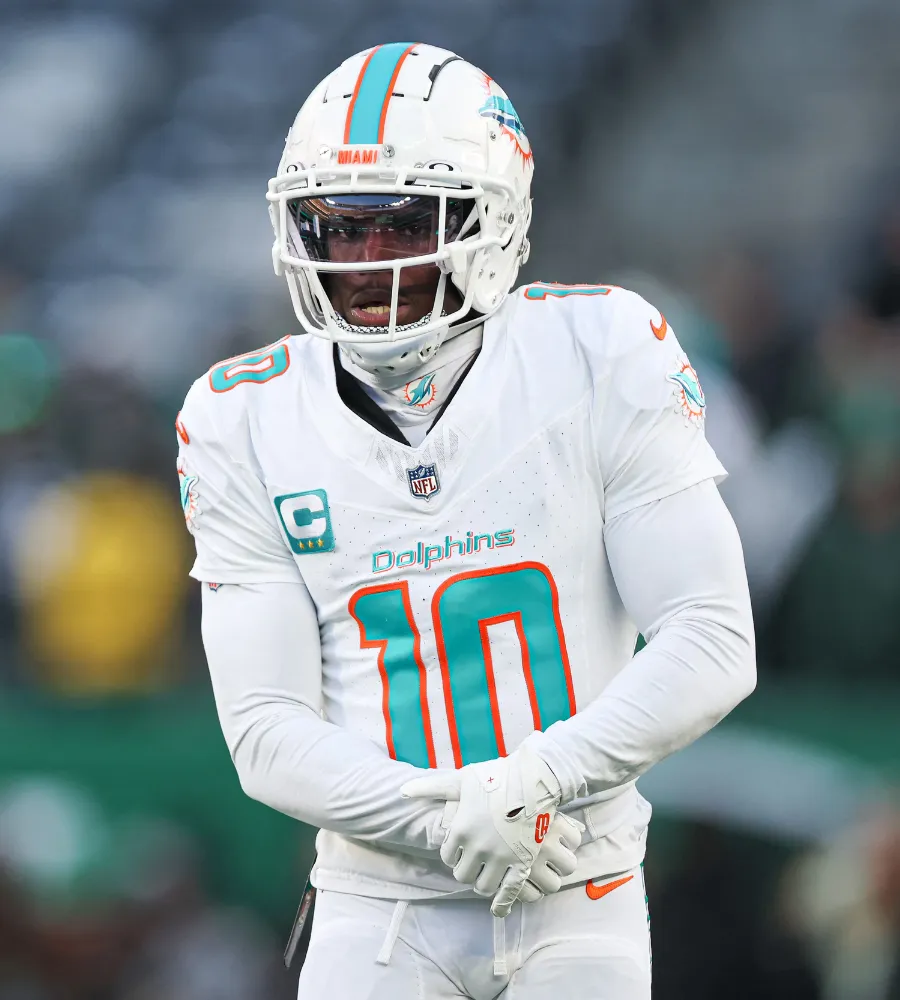 Tyreek Hill takes NSFW jab at Bills' defense that's beaten Dolphins six in a row
