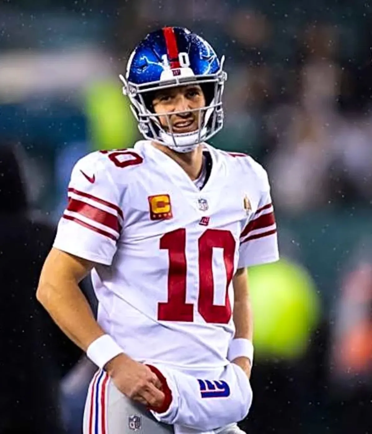 Bryce Young and Eli Manning recall their wild encounters with Eagles fans