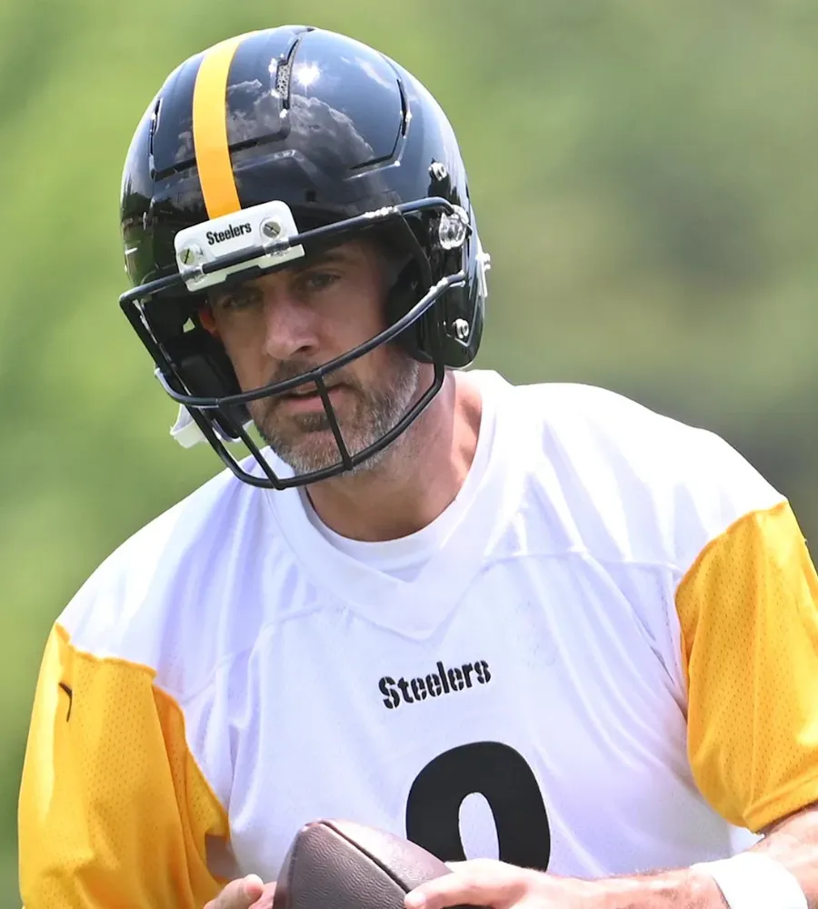 Rodgers Reboots Steelers Era—Embraces Mentoring Rookie Will Howard in New Arrival