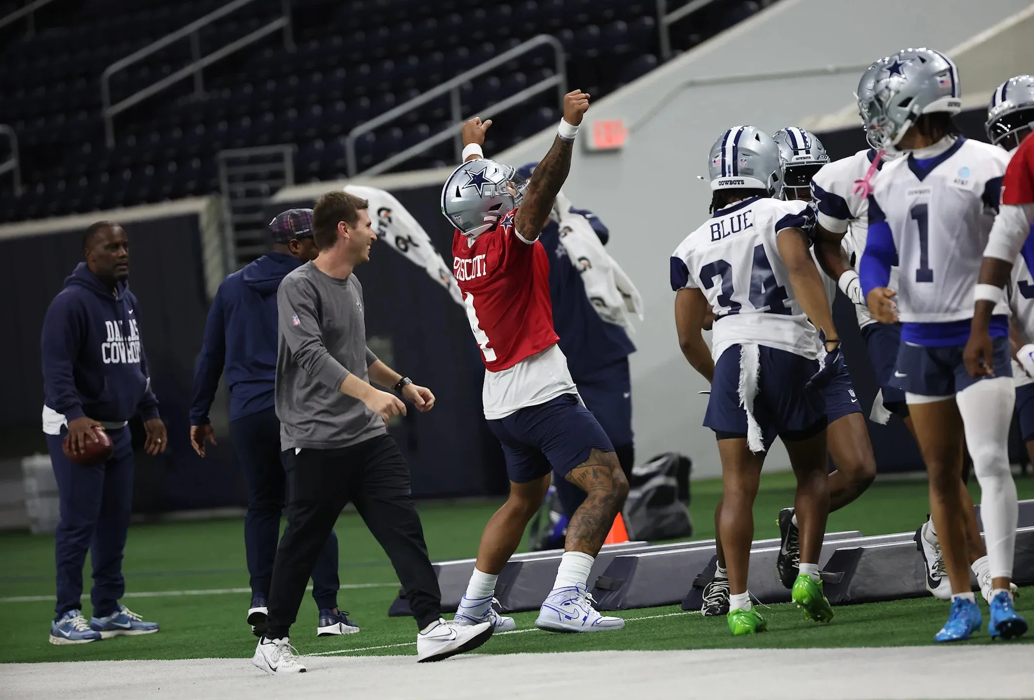 Cowboys' Dak Prescott Already Subject Of Odd Training Camp Criticism