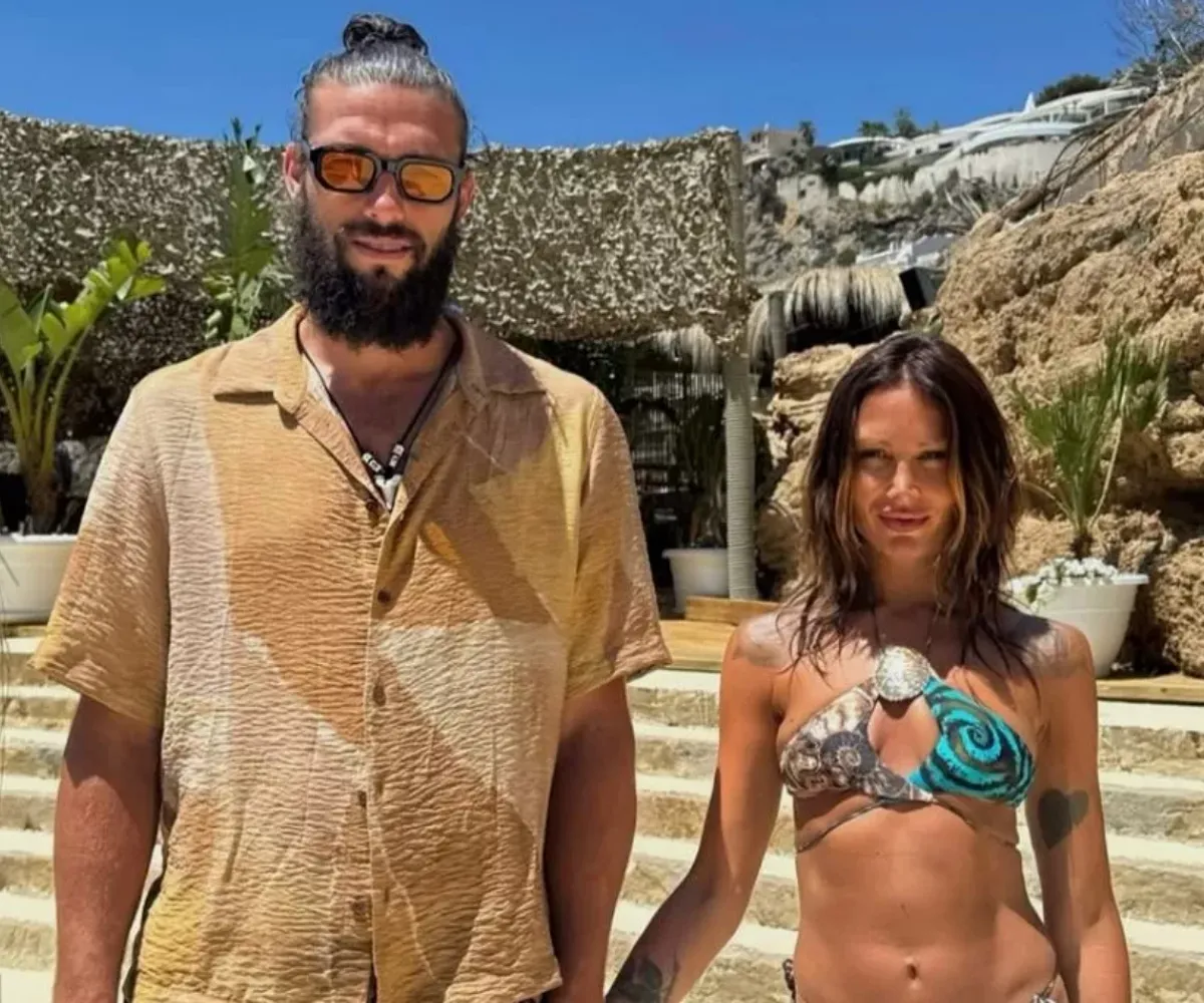 “I’m done with us!” – Andy Carroll and Lou Teasdale break silence after police called twice during explosive Mykonos holiday row as shocked diners witness footballer ‘furious and very drunk’ in packed restaurant - suong