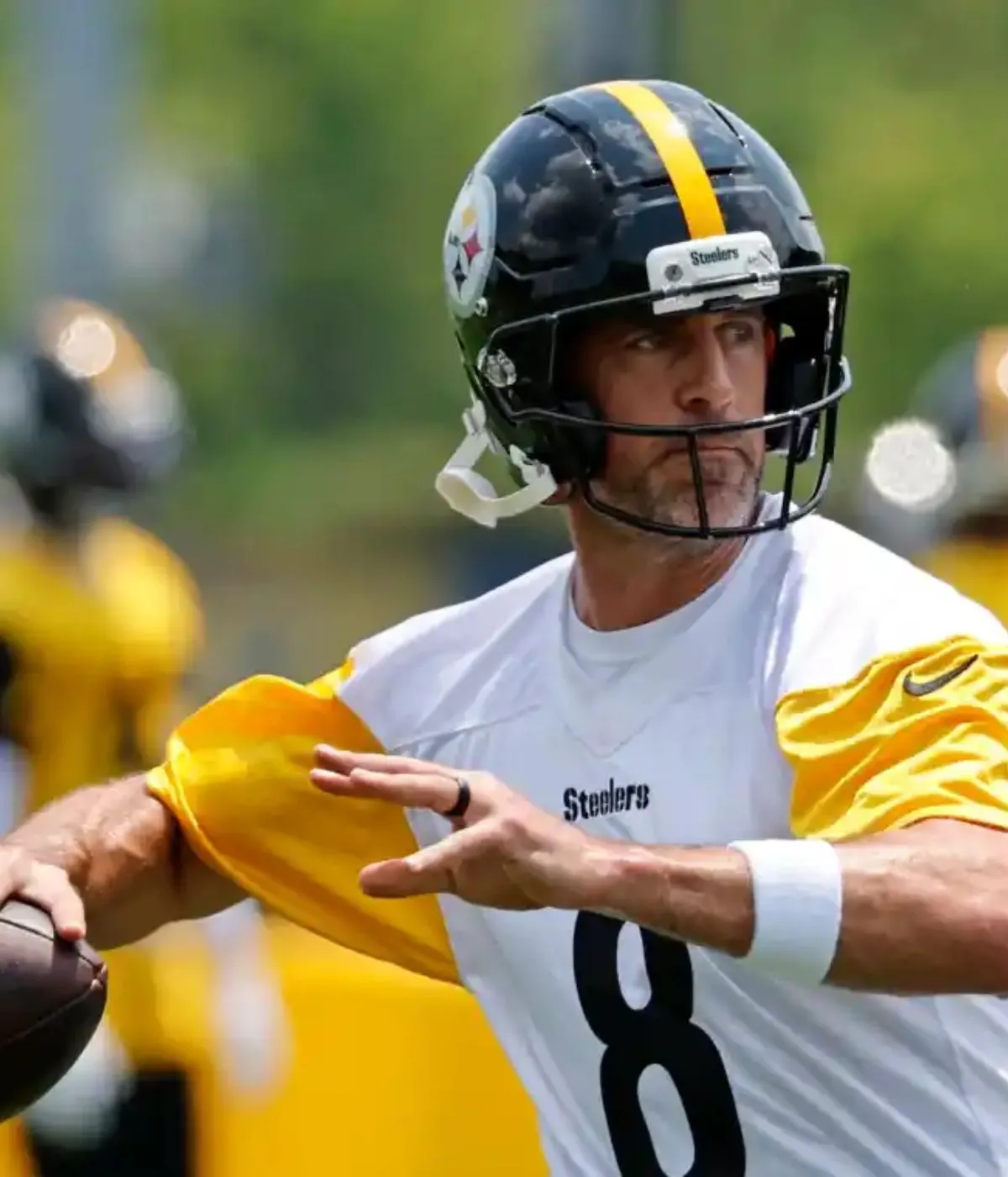 Steelers’ Aaron Rodgers Puts Former Team on Blast: Report