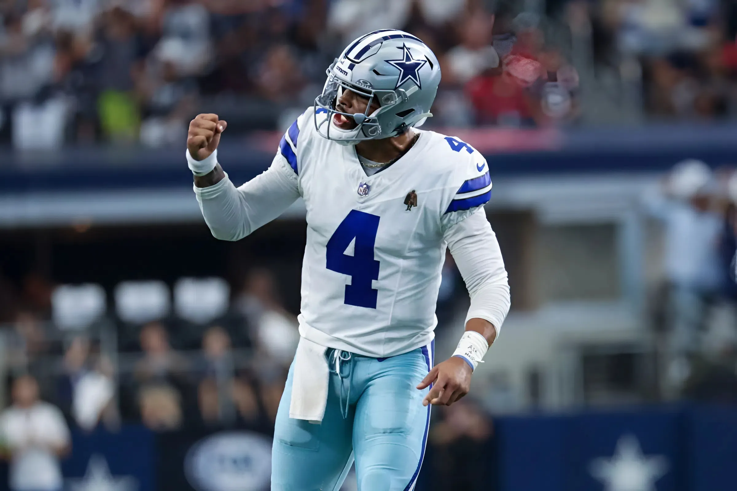 Cowboys' Dak Prescott Already Subject Of Odd Training Camp Criticism