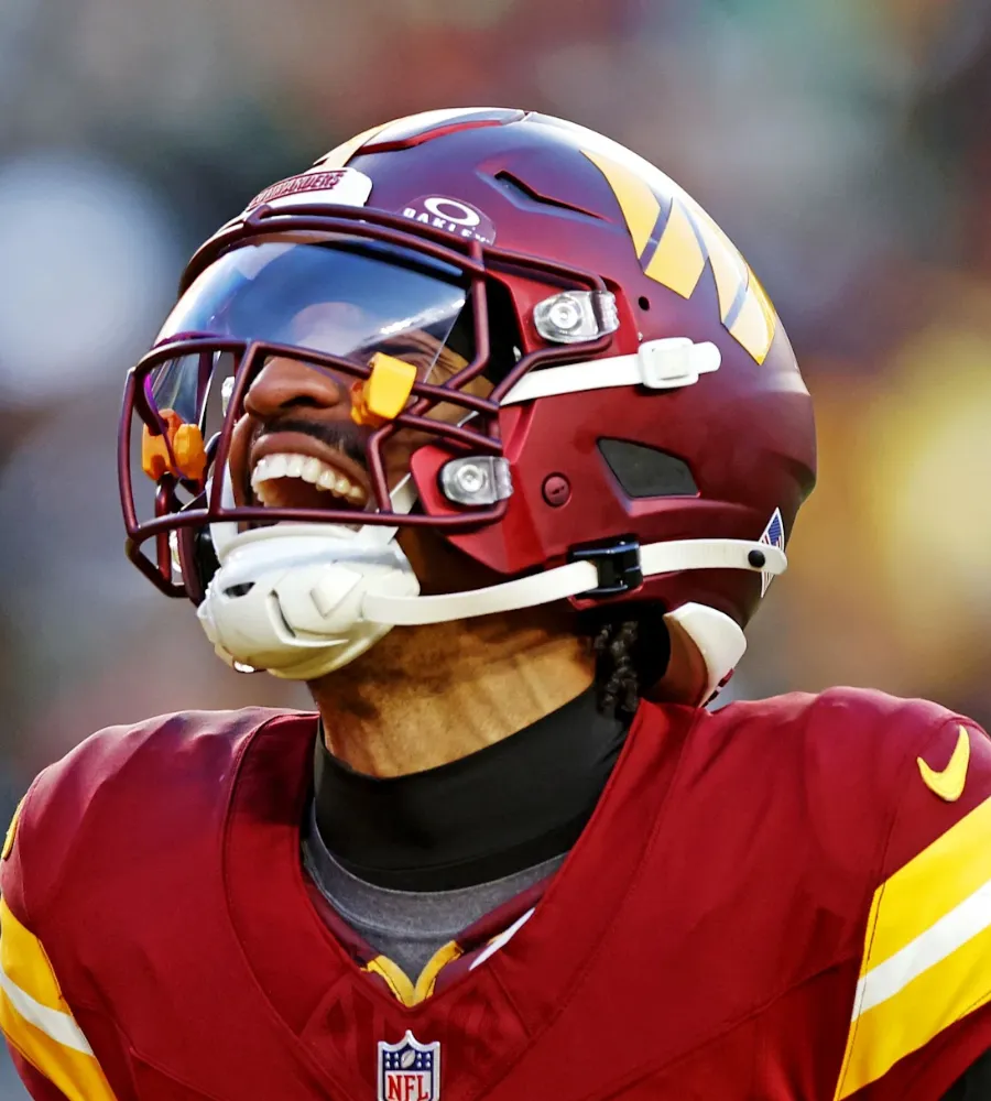 QB Jayden Daniels Steals the Spotlight with WWE-Style Entrance at Fanatics Fest NYC