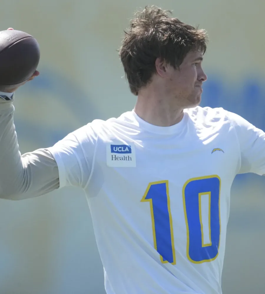 Bears-Chargers trade proposal adds massive $50 million upgrade for Justin Herbert