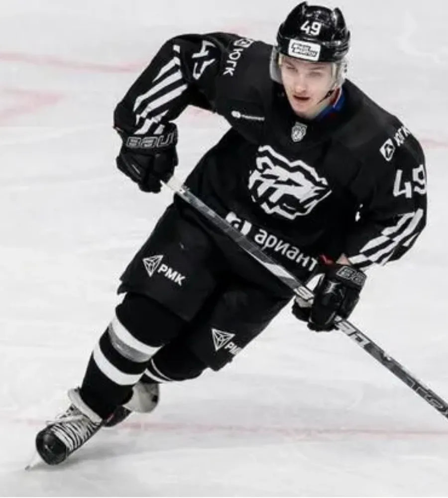 Penguins miss out on young prospect as division rival signs him
