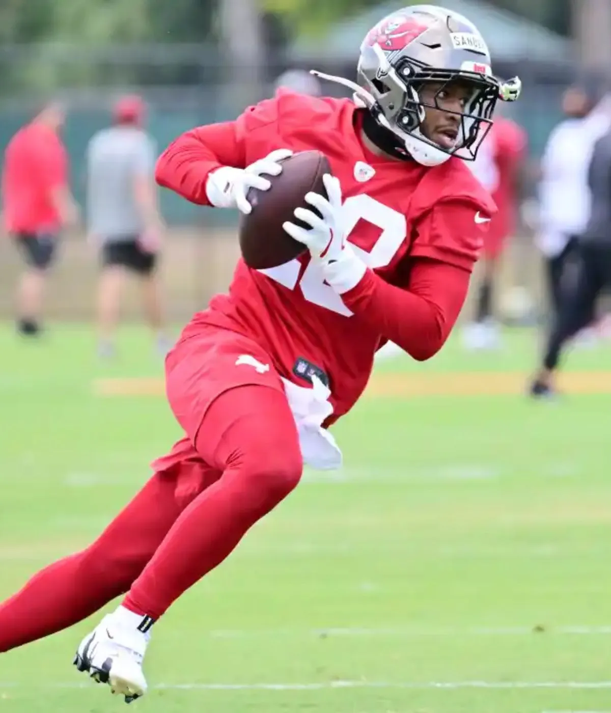 Buccaneers’ Rookie Shilo Sanders Takes Shot at Shedeur’s Legal Drama