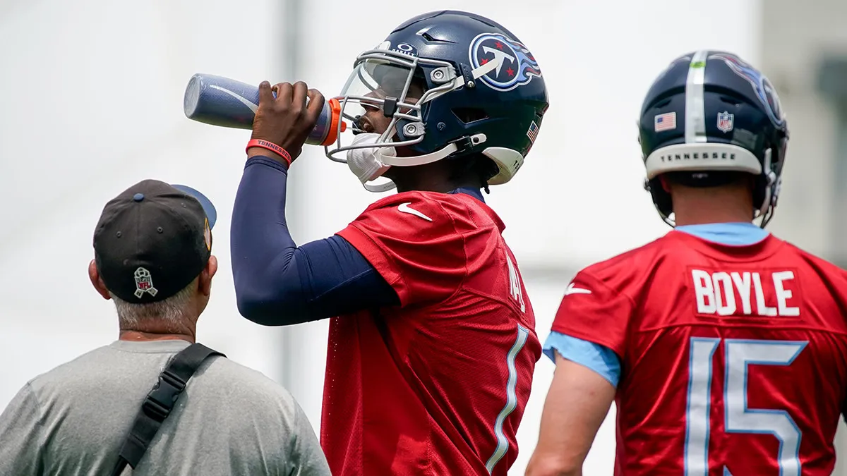 NFL analyst sees shades of Steve McNair in Tennessee Titans' Cam Ward