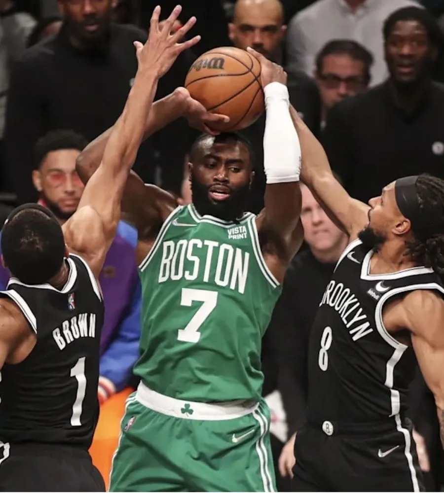 Celtics Predicted to Make Veteran Trade With Arch-Rival Lakers