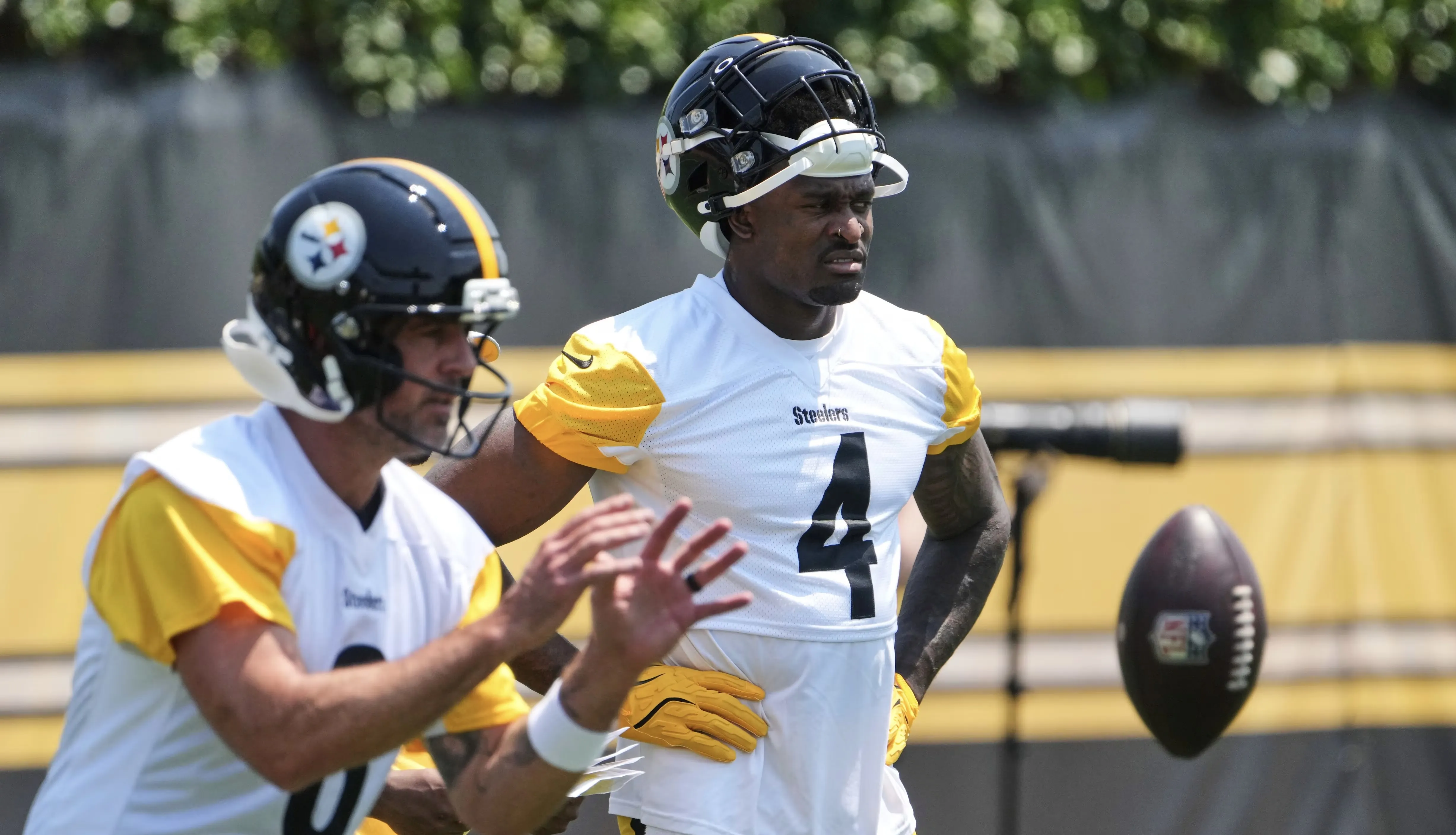 DK Metcalf’s leadership lures Aaron Rodgers to Pittsburgh with $132M promise of gridiron glory
