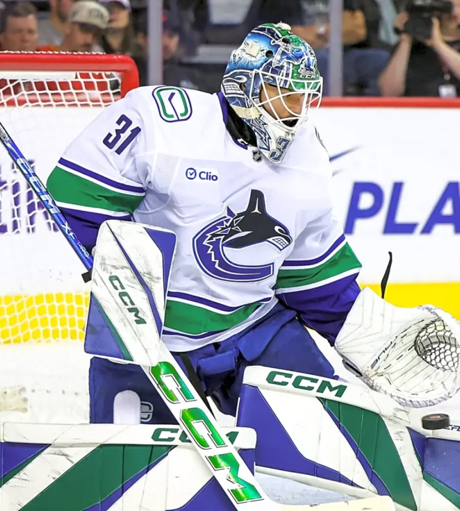 Arturs Silovs gives the Canucks flexibility in net