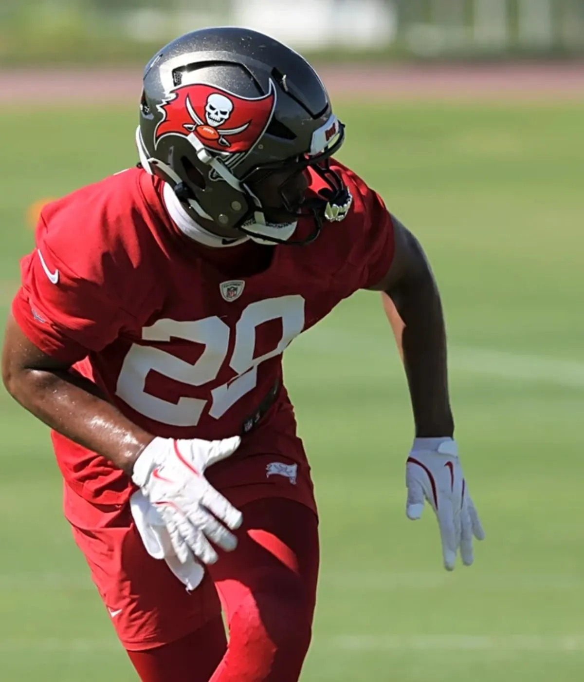 Buccaneers Rookie Shilo Sanders Drops Blunt Mike Evans Take in Response to ‘Toughest Receiver’ Question