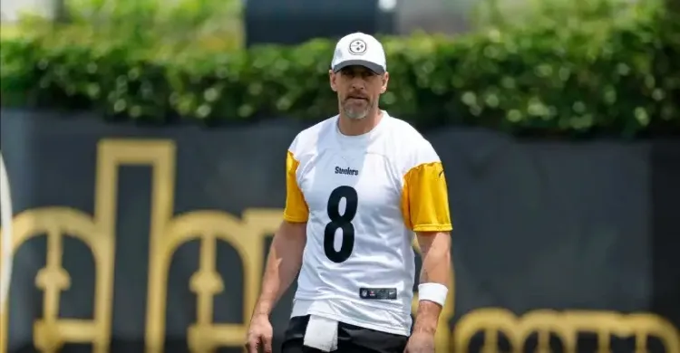 Steelers’ Aaron Rodgers Puts ‘Society’ on Blast Over His Private Life