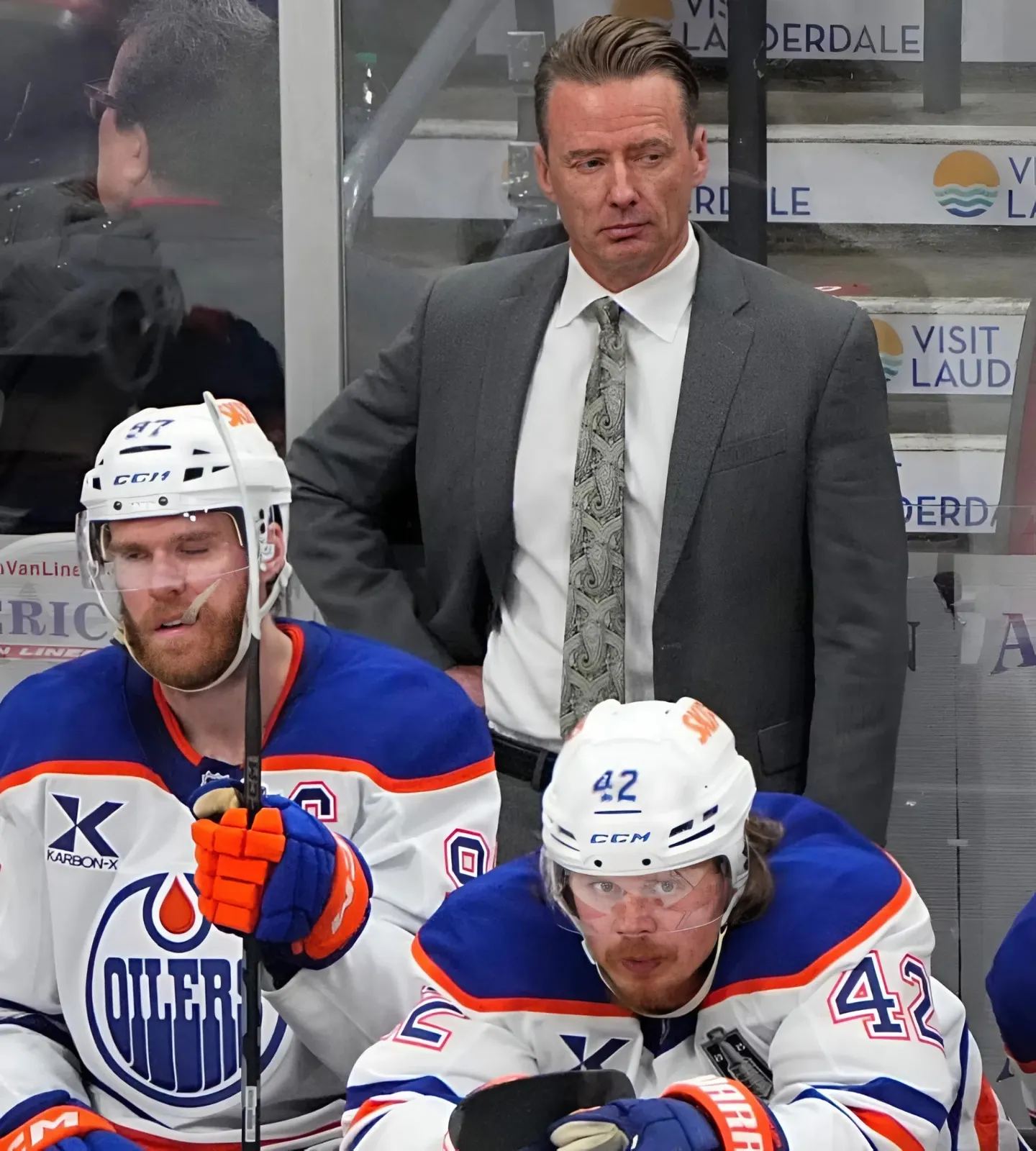 Stars interview Oilers assistant Glen Gulutzan for vacant head coach spot