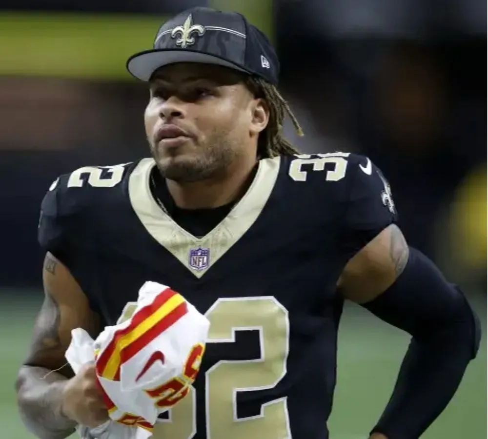 Wild 3-Team Trade Proposal Swaps Bills Longtime Starter for 3-Time All-Pro