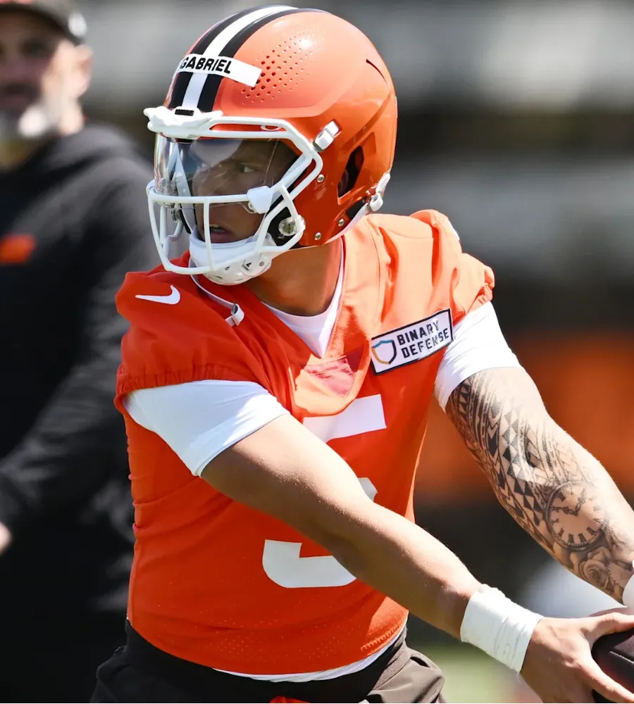 Browns Hit Fever Pitch: Gabriel & Sanders Face Off in Brutal QB Cage Match as Pickett and Flacco Loom!