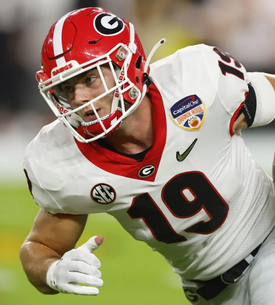 Raiders Superstar Links Up With Legendary Mentors