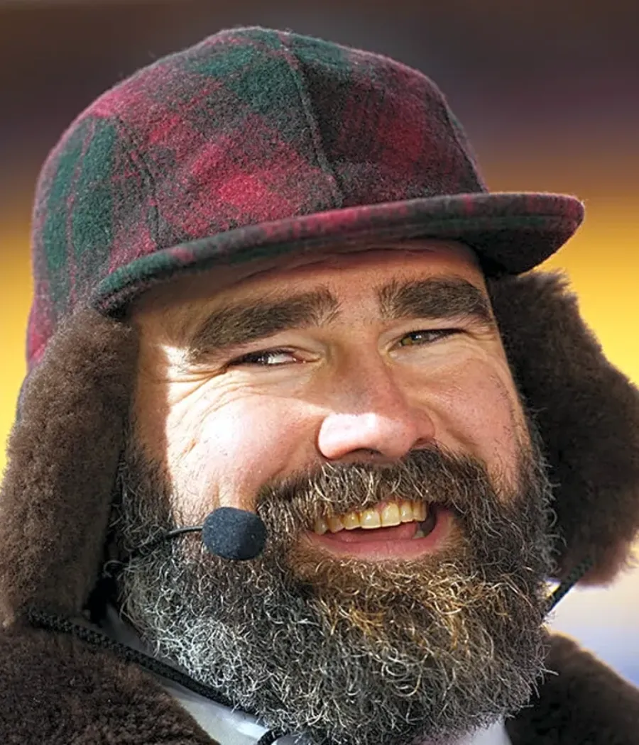 Eagles’ Jason Kelce riles up adoring fans with USA Speedo